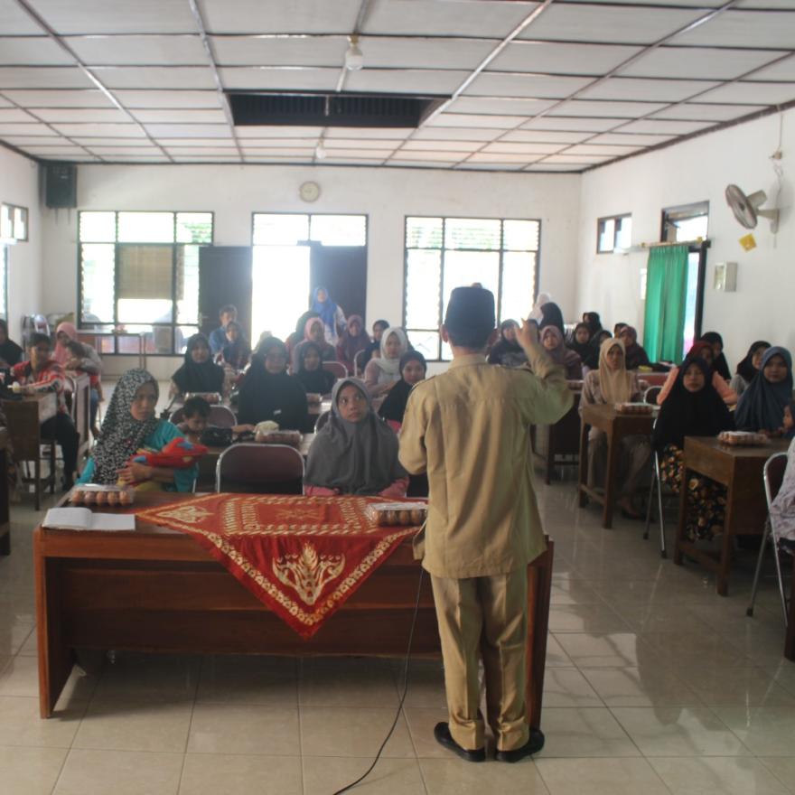 Kalurahan Hargorejo Salurkan Telur Program BKKBN kepada 60 Sasaran